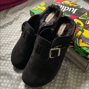 Faux-Fur lined clog
